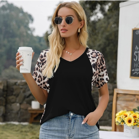 Womens Casual Top- Leopard Print Short Sleeve T-Shirt - Picture 4 of 5